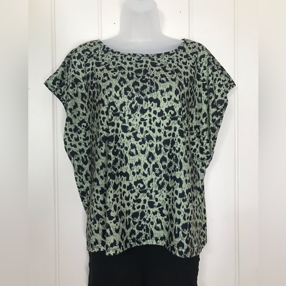 Shein Animal Print Sleeveless Top Blouse 
Large 12 - 14 Soft & Comfy Stretch Mat